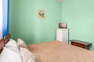 Гостевой дом Амиго Геленджик Двухместный номер с 2 отдельными кроватями и окном-5