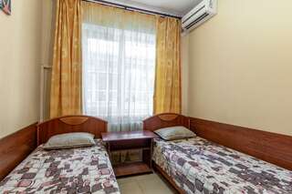 Гостевой дом Амиго Геленджик Cемейный номер с собственной ванной комнатой-4