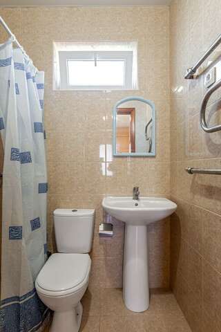 Гостевой дом Амиго Геленджик Двухместный номер с 2 отдельными кроватями, Душ и туалет общие на 2 номера-6