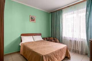 Гостевой дом Амиго Геленджик Cемейный номер с собственной ванной комнатой-1