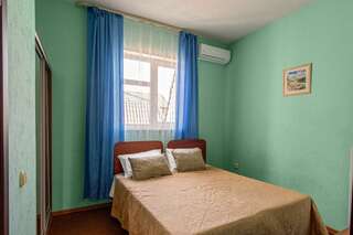 Гостевой дом Амиго Геленджик Двухместный номер с 2 отдельными кроватями и окном-1