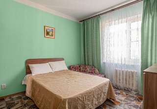 Гостевой дом Амиго Геленджик Трехместный номер, С общим душем и туалетом на 2 номера-1