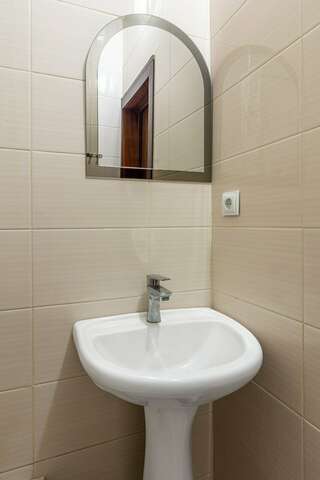 Гостевой дом Амиго Геленджик Двухместный номер с 2 отдельными кроватями и окном-7