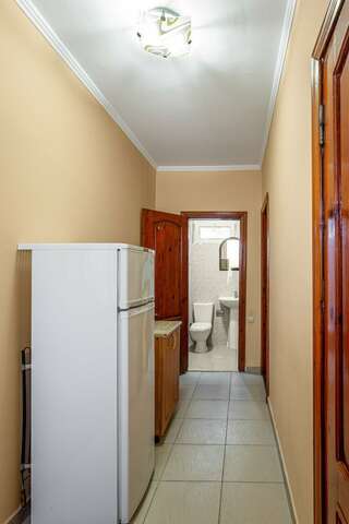 Гостевой дом Амиго Геленджик Cемейный номер с собственной ванной комнатой-7